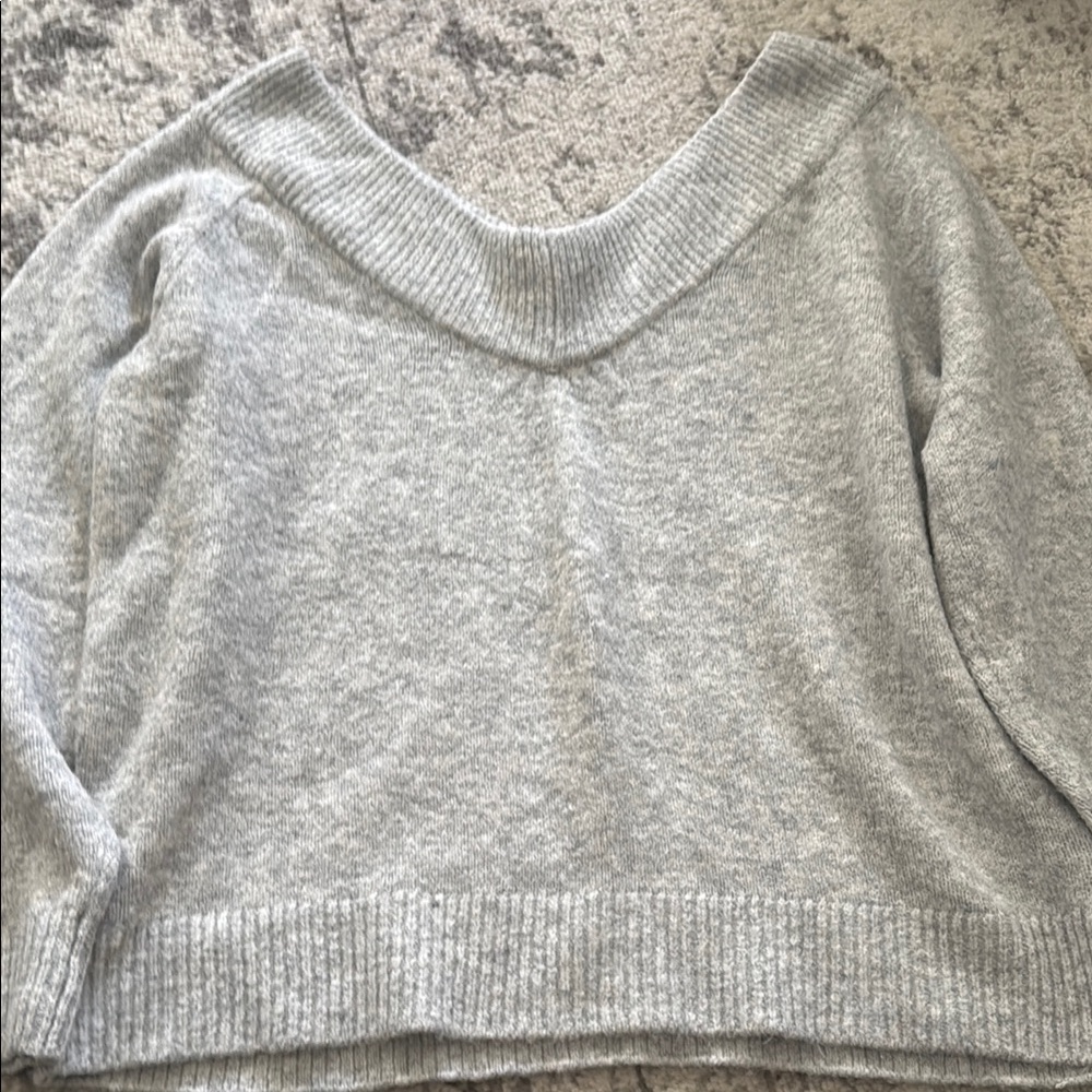 H&M Gray V-Neck Women's Sweater - Large